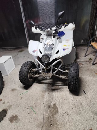Quad Suzuki LTZ-400 Blanco y Azul