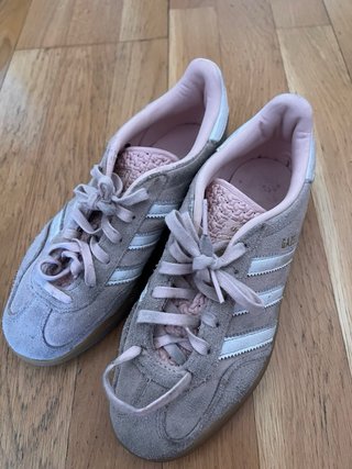 Adidas Gazelle grises y rosas
