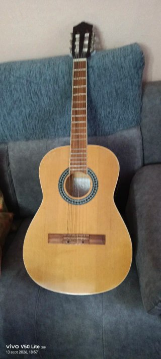 Guitarra acústica clásica madera