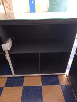 Mostrador madera y cristal adaptado PC