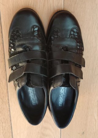 Zapatos Modabella Negros Mujer Charol y Ante