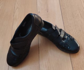 Zapatos Modabella Negros Mujer Charol y Ante