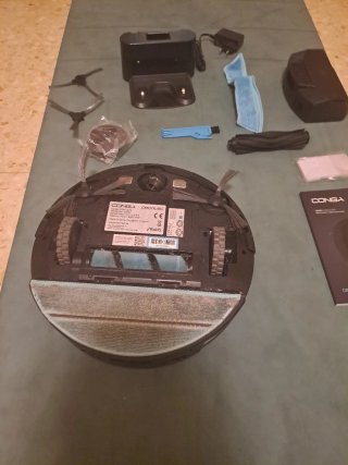 Aspirador Robot Conga 2290 Ultra con recambios.