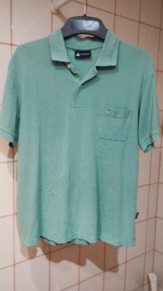 5 polos de diferentes colores y marca