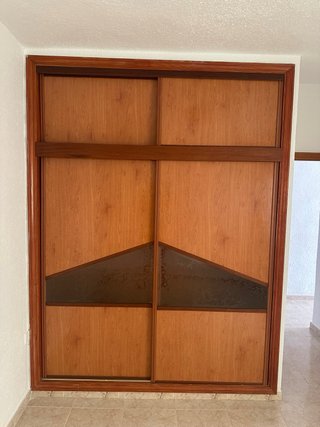 Puerta corredera armario madera