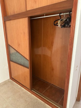 Puerta corredera armario madera