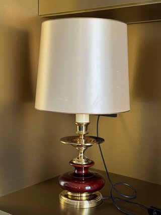 Lámpara de mesa vintage clásica.