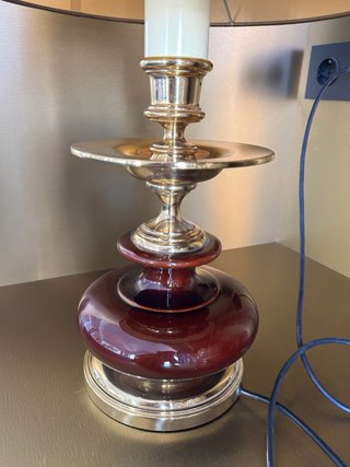 Lámpara de mesa vintage clásica.