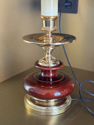 Lámpara de mesa vintage clásica.