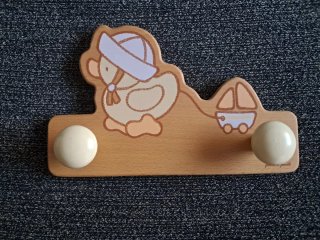 Percha infantil madera pato y carrito