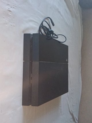 PS4 (PlayStation 4) Negra( urgente venderla)