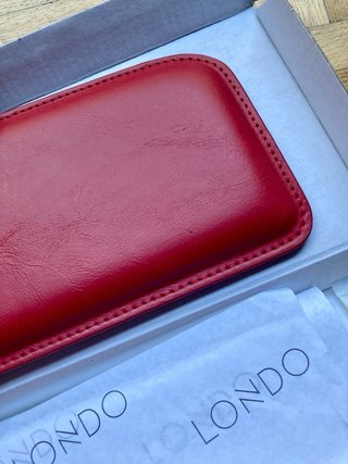 Reposamuñecas Londo Piel Rojo o negro