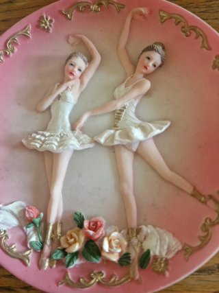 Placa Decorativa Bailarinas Antiga 15cm Aprox