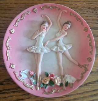 Placa Decorativa Bailarinas Antiga 15cm Aprox