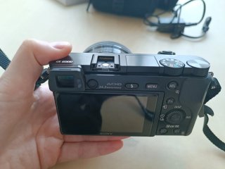 Cámara Sony A6000 con objetivo + Accesorios
