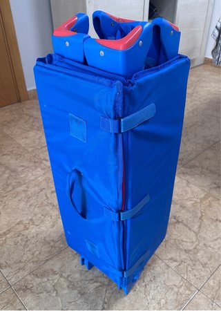Cuna de viaje portátil azul y roja