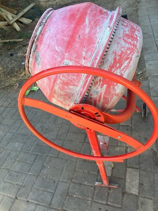 Hormigonera Roja