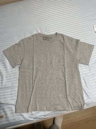 Camiseta Essentials Gris Talla S