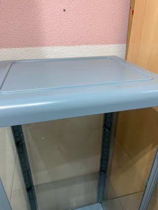 Vitrina azul cristal y metal con cerradura