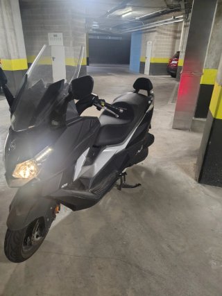 SYM 125 Maxi Scooter Negra/Plateada