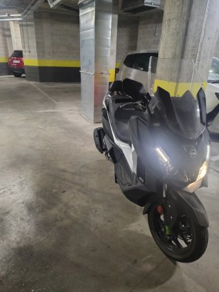 SYM 125 Maxi Scooter Negra/Plateada