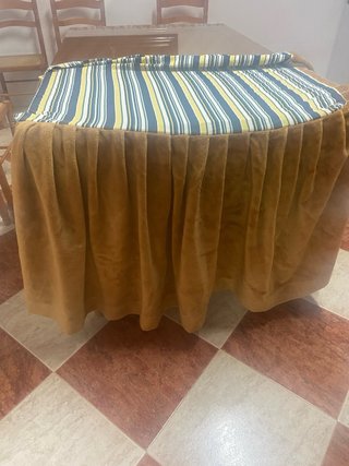 Mesa de comedor de madera y cristal