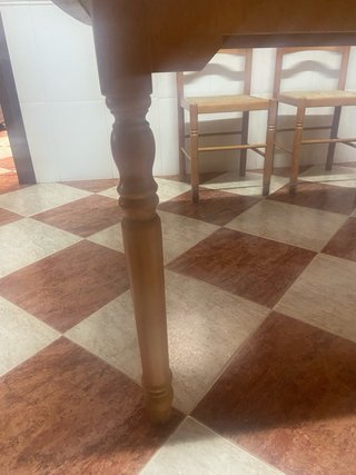 Mesa de comedor de madera y cristal