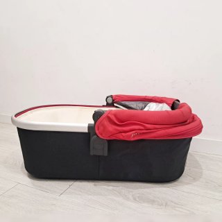 Capazo Uppababy Rojo y Negro