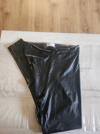 Leggings efecto piel Bershka Talla M