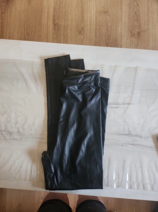 Leggings efecto piel Bershka Talla M