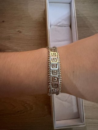 Pulsera de plata con diseño griego