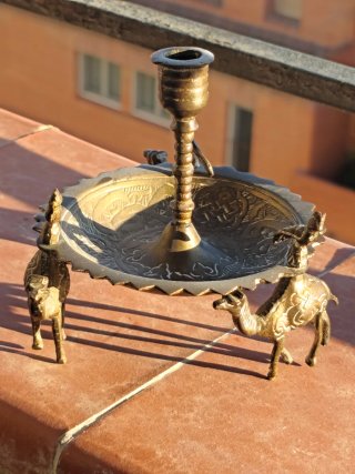 Lotto di 6 Antichi Candelabri in Ottone Palmatorie