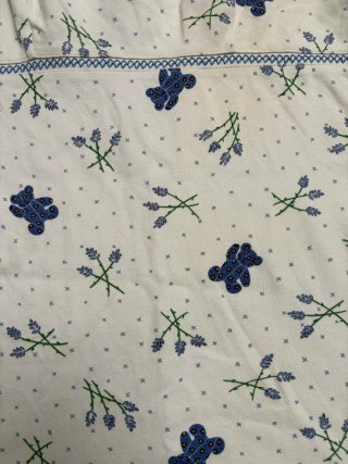 Camisón blanco con estampado floral azul