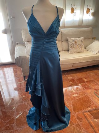 Vestido largo azul verdoso con volantes