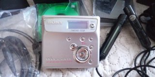 45 Mini Discs. DE REGALO EL REPRODUCTOR DE DISC