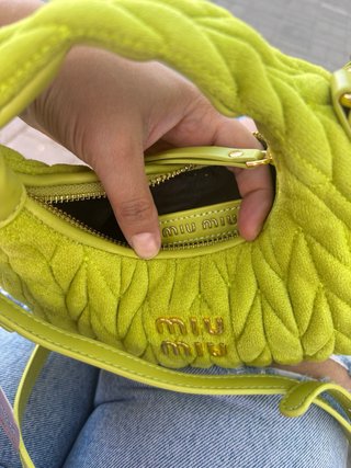Borsa piccola Miu Miu verde e dorata