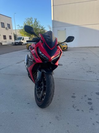 Honda CBR650R 2023 Roja y Negra