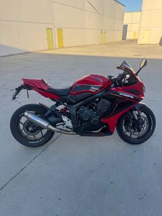 Honda CBR650R 2023 Roja y Negra