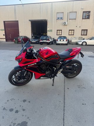 Honda CBR650R 2023 Roja y Negra