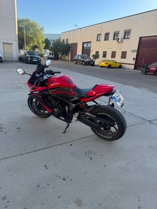 Honda CBR650R 2023 Roja y Negra