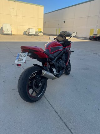 Honda CBR650R 2023 Roja y Negra