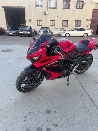 Honda CBR650R 2023 Roja y Negra