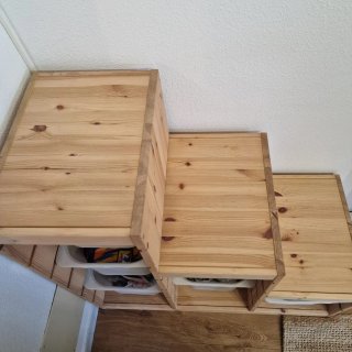 DOS Cajoneras Escalera Madera y Plástico
