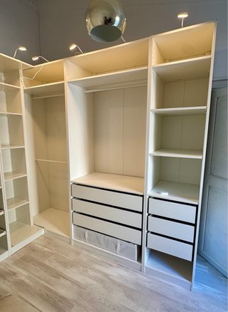 Vestidor: ArmarioPAX, Sofá-cama, Espejo, Alfombra