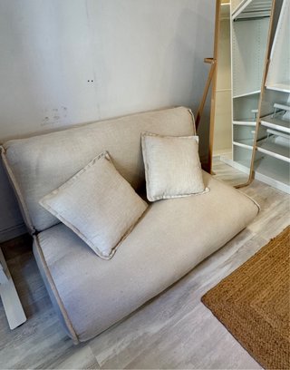 Vestidor: ArmarioPAX, Sofá-cama, Espejo, Alfombra