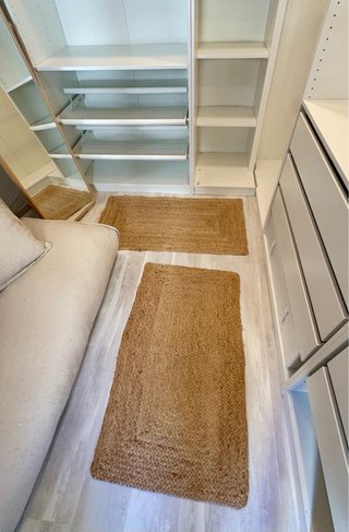 Vestidor: ArmarioPAX, Sofá-cama, Espejo, Alfombra