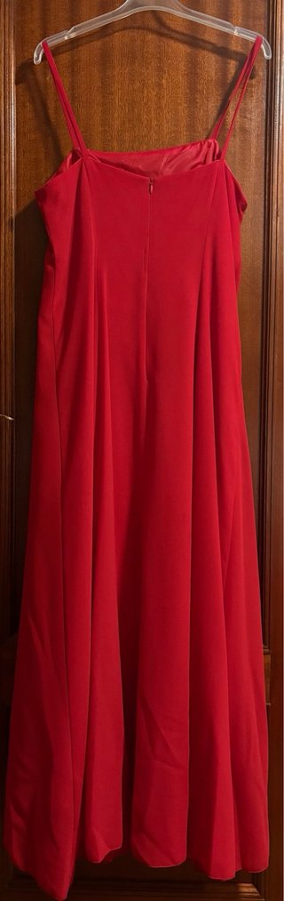 Vestido largo rojo con flor
