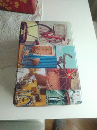Cajas metálicas decoradas rojas, dorada y  dibujos