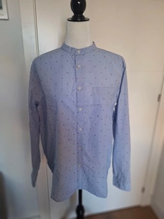 Camisa cuello mao estampada. Talla 15-16 años