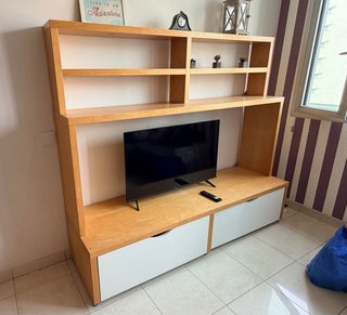 Mueble TV madera y blanco